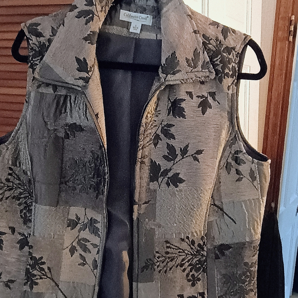 Coldwater Creek Women's Black and Gray Floral Vest